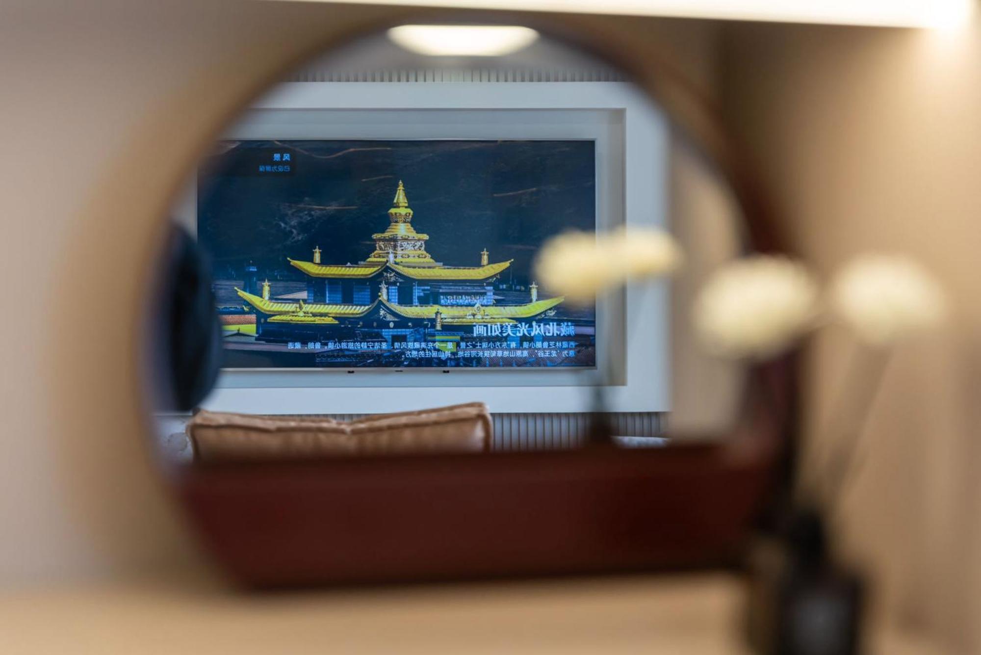 Apartment Pure Home-luxurious Grand Penthouse In Core,large Area,close To Yu Garden The Bund People Square Commanding Panoramic Night Of The Pearl Tower,enjoying The Stunning Views Of The Bund