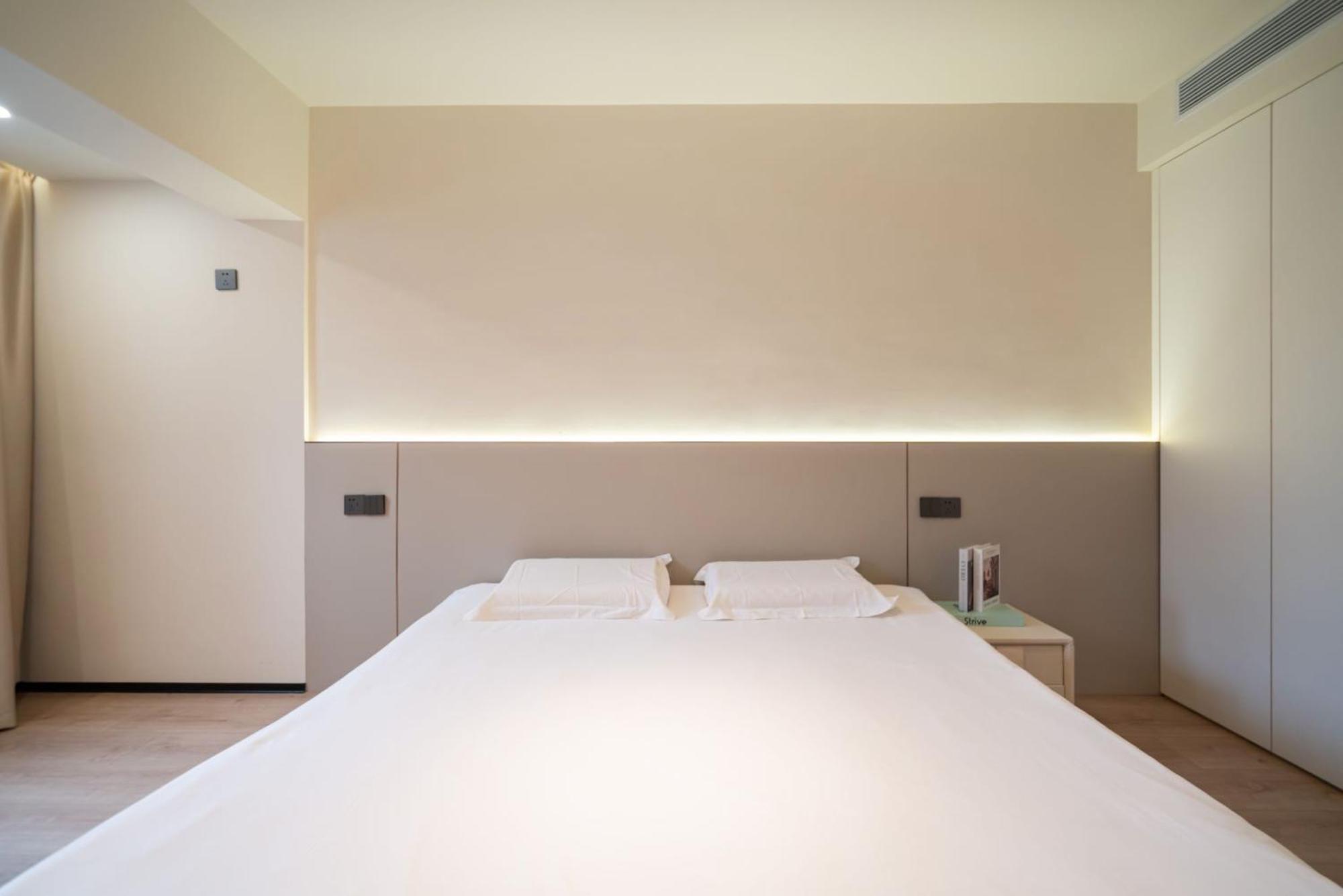 Pure Home-luxurious Grand Penthouse In Core,large Area,close To Yu Garden The Bund People Square Commanding Panoramic Night Of The Pearl Tower,enjoying The Stunning Views Of The Bund Apartment Shanghai