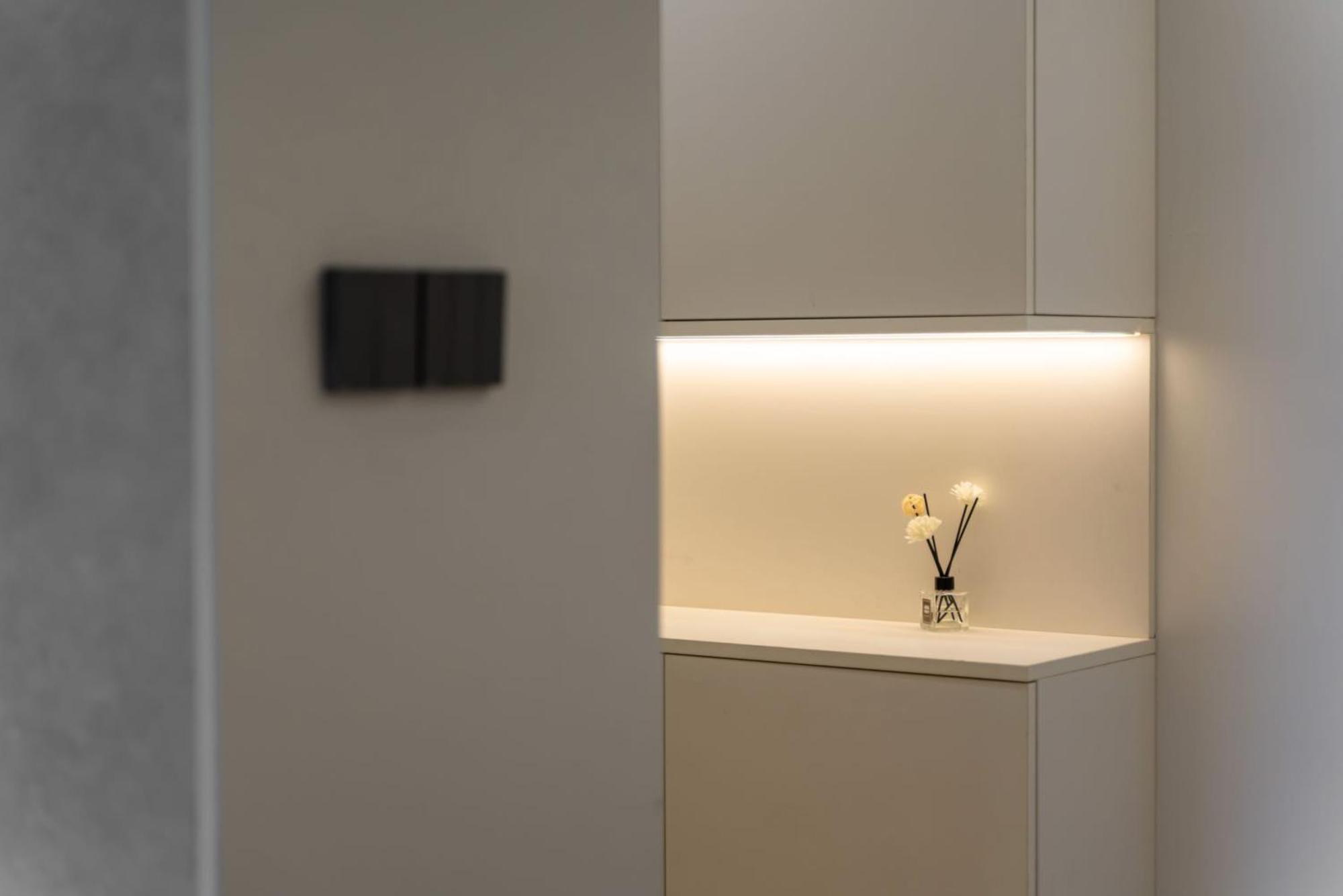 Pure Home-luxurious Grand Penthouse In Core,large Area,close To Yu Garden The Bund People Square Commanding Panoramic Night Of The Pearl Tower,enjoying The Stunning Views Of The Bund * Shanghai