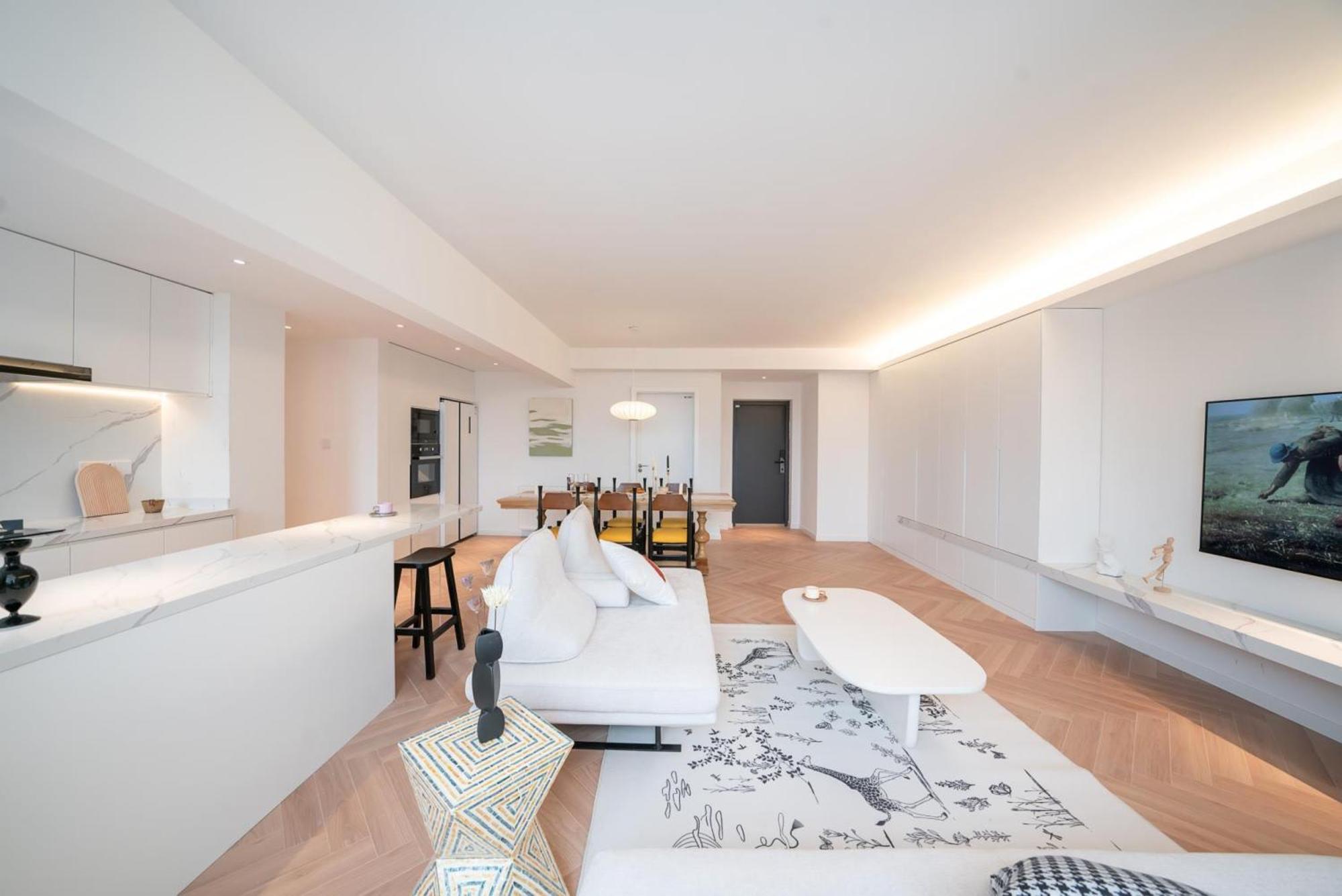 Apartment Pure Home-luxurious Grand Penthouse In Core,large Area,close To Yu Garden The Bund People Square Commanding Panoramic Night Of The Pearl Tower,enjoying The Stunning Views Of The Bund
