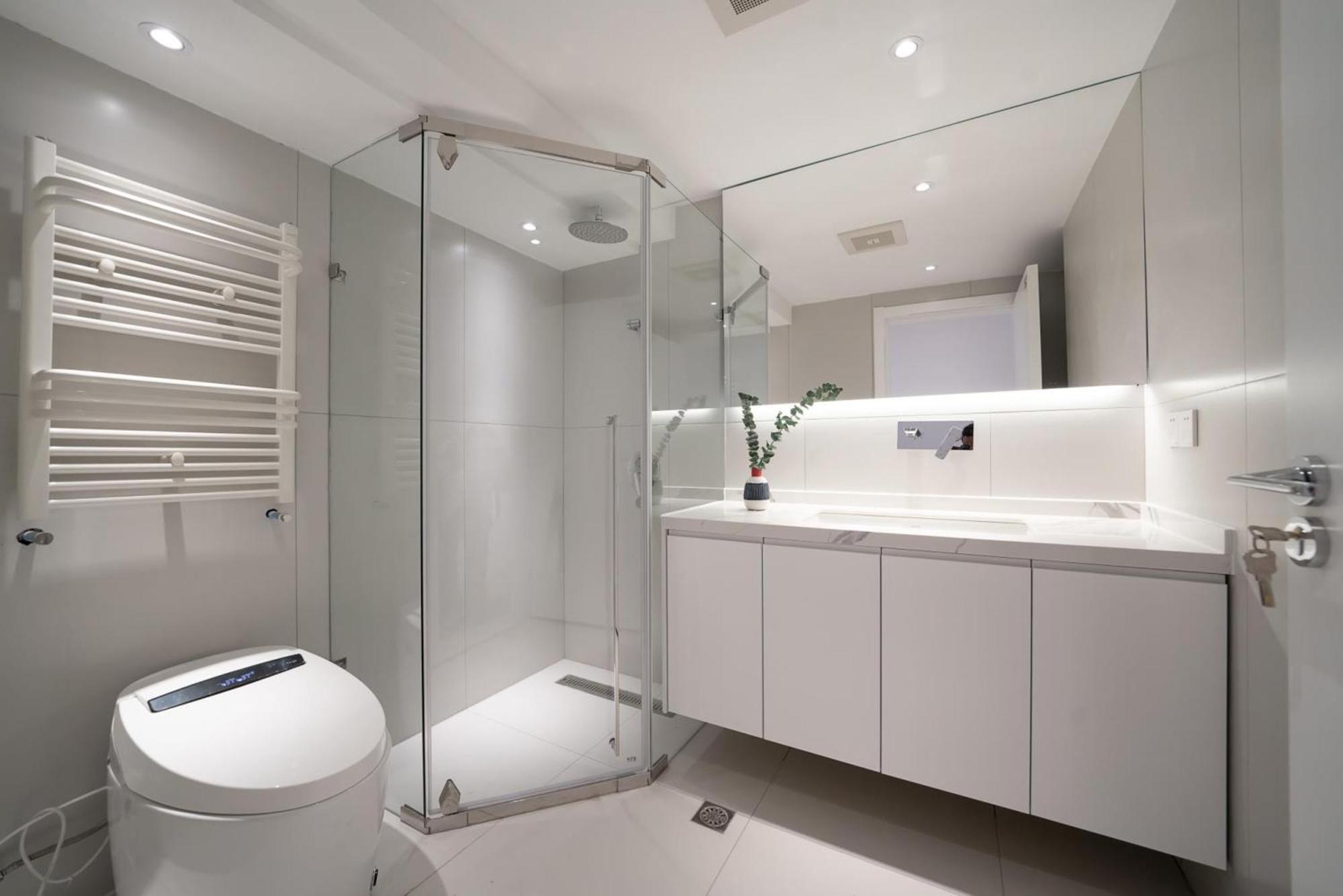 Apartment Pure Home-luxurious Grand Penthouse In Core,large Area,close To Yu Garden The Bund People Square Commanding Panoramic Night Of The Pearl Tower,enjoying The Stunning Views Of The Bund Shanghai